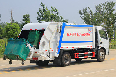 国六大多利卡8方压缩垃圾车 高效环卫的可靠伙伴